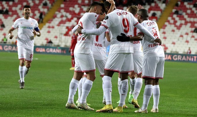 Antalyaspor'dan zorlu deplasmanda 3 puan!