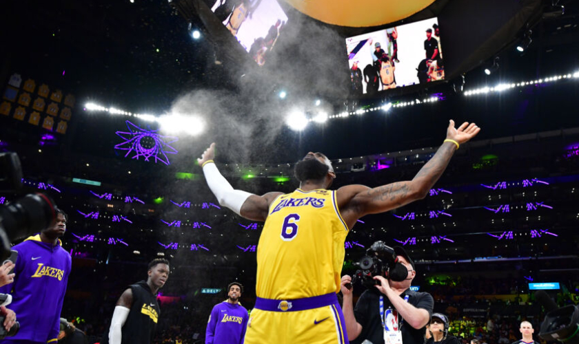 LeBron James rekor kırdı Lakers kazandı