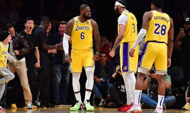Lakers konferans yarı finaline yükseldi