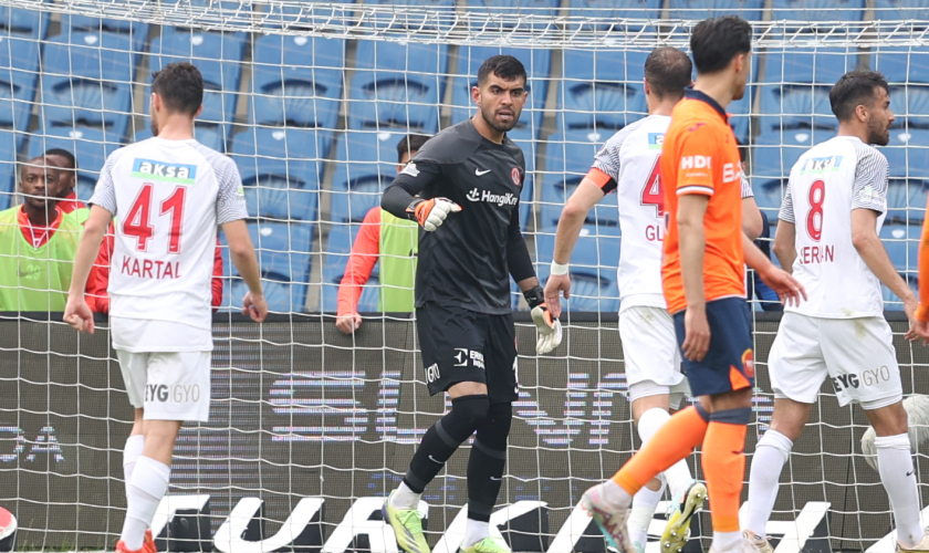 10 kişi Başakşehir penaltı kaçırdı üstünlüğü koruyamadı